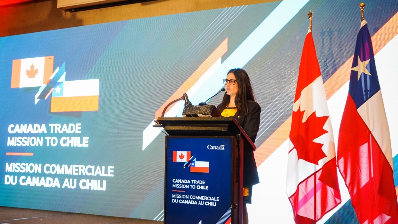 Lanzamientyo Misión Canadá a Chile